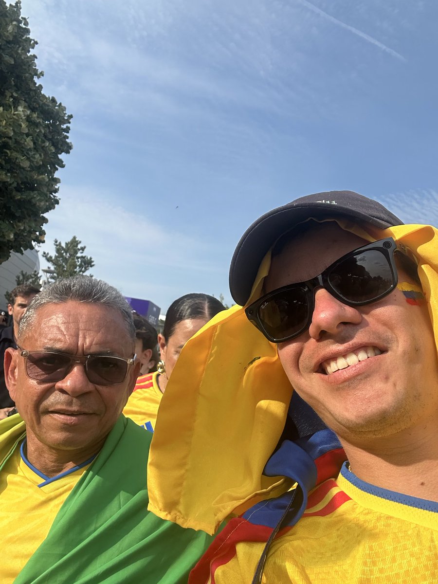 dfmolano's tweet photo. 3 Americanos mirándose a la cara https://t.co/GMobsuASnA