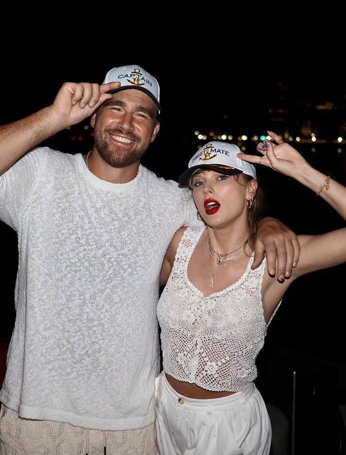 tswiftdailybr's tweet photo. 🚨 O casamento entre Taylor Swift e Travis Kelce não teve nenhuma madrinha, ambos contaram com seus irmãos como padrinhos apenas (Jason Kelce e  Austin Swift). https://t.co/UQgC5ej4uB