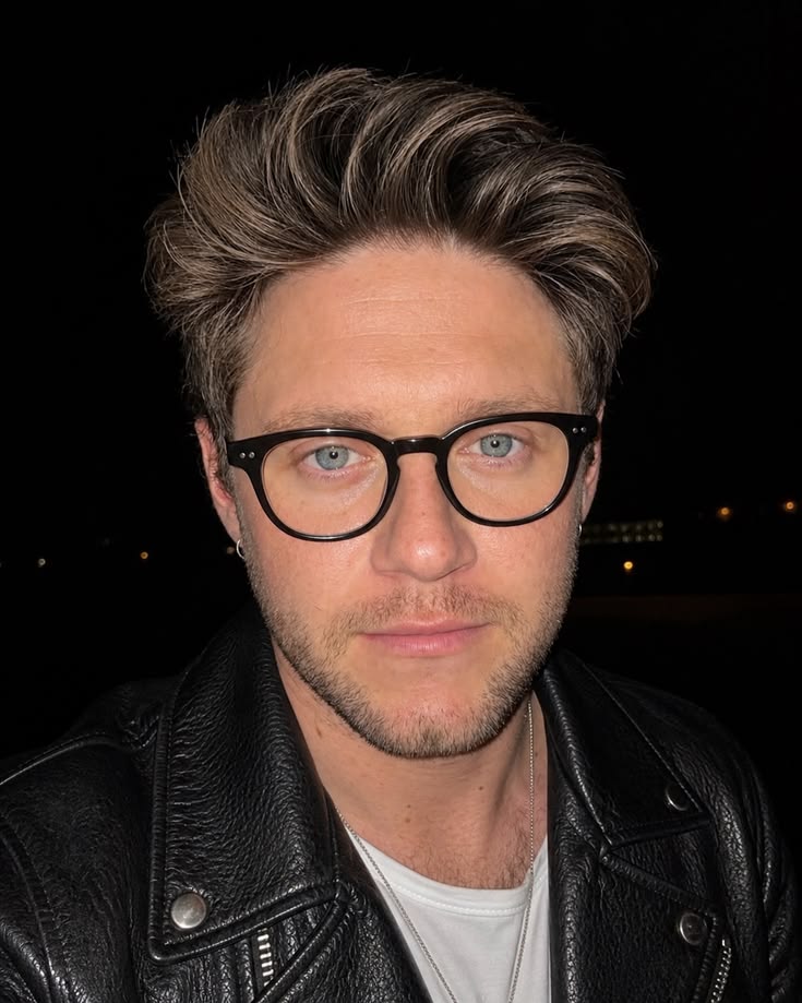DIRECTIONACERVO's tweet photo. 🚨🚨 O cantor Niall Horan nega os boatos de estar no casamento de Taylor Swift.
"De loira casada já não basta eu" https://t.co/GXGwXAFmBV