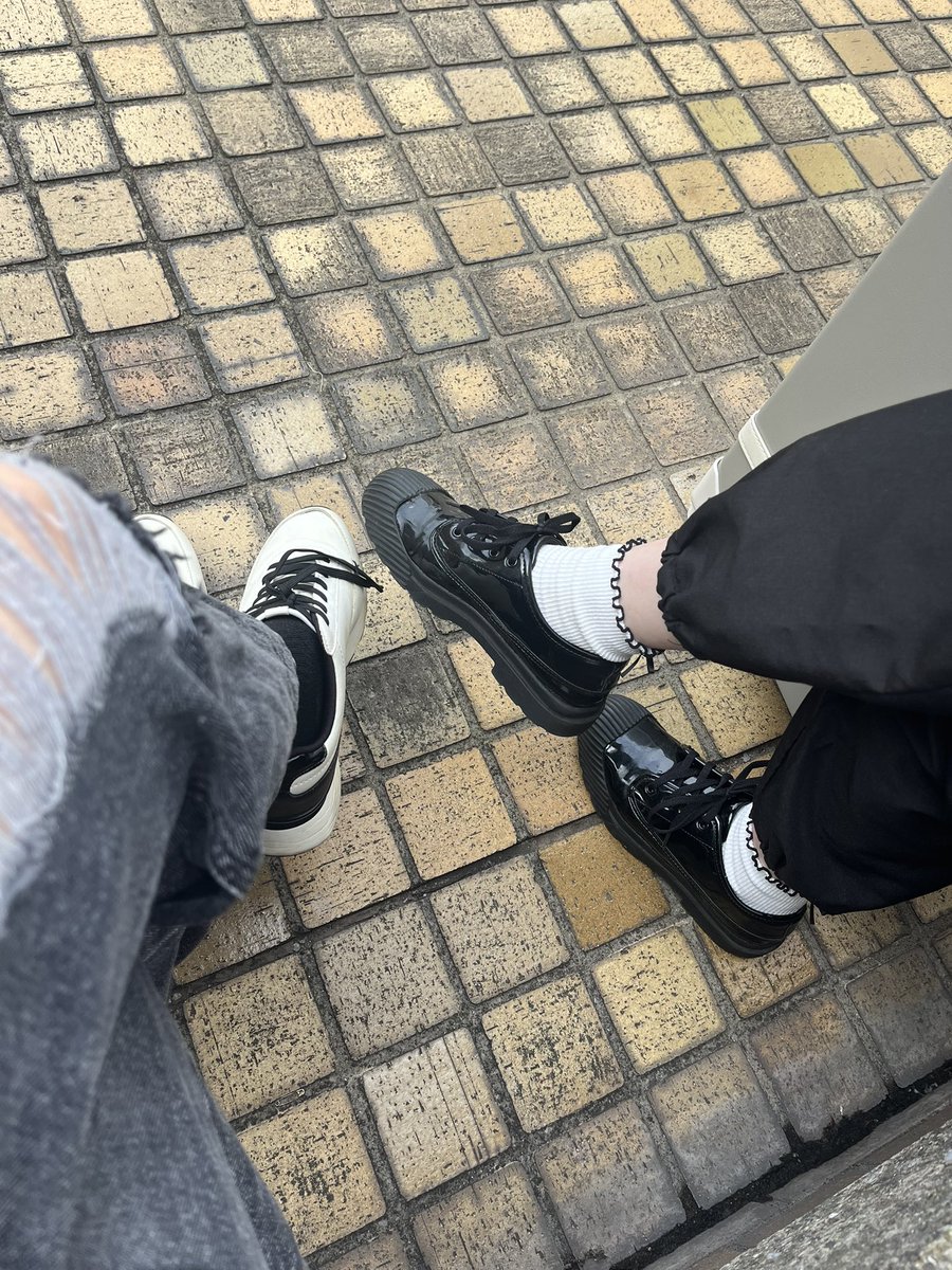 Tiru211's tweet photo. 並び始めた‼️この列のどっかしらに相互さんいるはず👀 https://t.co/aeOXfAvEHs