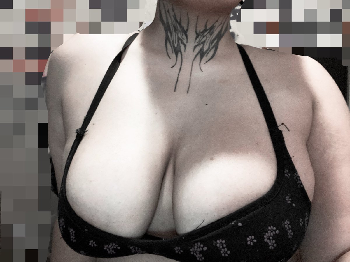 kaooero's tweet photo. hotttie

#nsfwtwtً #boobs #chile #hot https://t.co/hiR86zkvZI