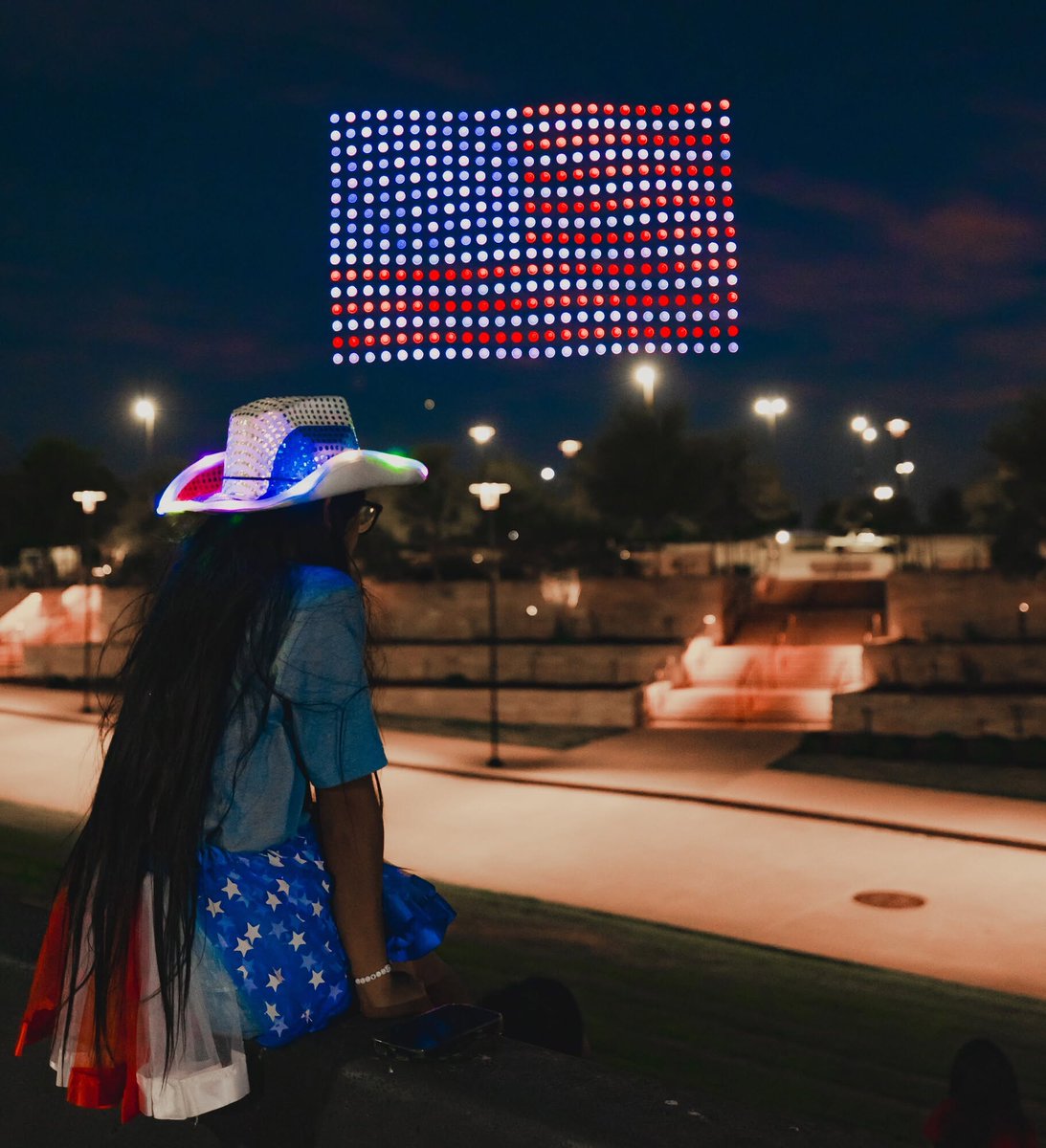 CityOfGoleta's tweet photo. 📣 #CityofGoleta Fourth of July Drone Light Show – Reason #1 to attend: Celebrate America's 250th Birthday! ✨
TODAY’s the day! Join us TONIGHT as 250 drones illuminate the night sky in a spectacular choreographed show celebrating America's 250th birthday. It's an unforgettable way to celebrate Independence Day with family and friends. 🎆
🎟️ LIMITED reserved seating remains! Celebrate with the best view in the house and a guaranteed spot on the field. Reserve your seats today: https://t.co/EDzdKZSC7B
🚌 Skip the parking. Ride FREE! Catch the complimentary Santa Barbara Airbus shuttle from Costco at Camino Real Marketplace to Dos Pueblos High School and back.

--

📣 ¡El Show de Drones del 4 de Julio de la #CiudaddeGoleta – Razón #1 para asistir: ¡Celebra el 250.º aniversario de Estados Unidos! 🇺🇸✨
¡HOY es el gran día! Acompáñanos ESTA NOCHE para ver 250 drones iluminarán el cielo nocturno en un espectacular show coreografiado que celebra el 250.º aniversario de Estados Unidos. Será una forma inolvidable de celebrar el Día de la Independencia con familiares y amigos. 🎆
🎟️ ¡Quedan POCOS asientos reservados! Celebra con una de las mejores vistas del espectáculo y un lugar garantizado en el campo. Reserva los tuyos hoy: https://t.co/EDzdKZSC7B
🚌 ¡Olvídate del estacionamiento. Viaja GRATIS! Toma el transporte gratuito de Santa Barbara Airbus desde Costco en Camino Real Marketplace hasta Dos Pueblos High School y de regreso.