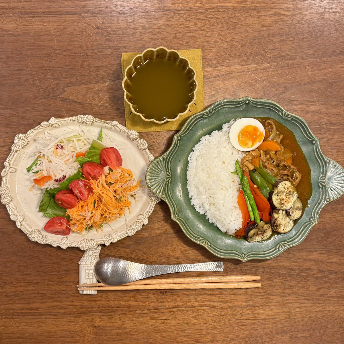 4shiha8's tweet photo. とにもかくにもお野菜を、という使命感で段取りしました。

#おうちごはん #カレー #よしざわ窯 #キエリ舎 #滝室窯 https://t.co/DjA27CmPeH