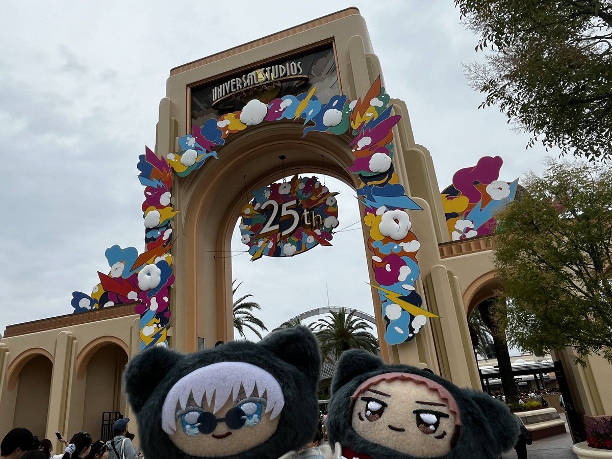 paf_ichigo's tweet photo. 着いたよ！
すでに激混み……
無事に4D乗れますようにー https://t.co/HfZOPAt7l1