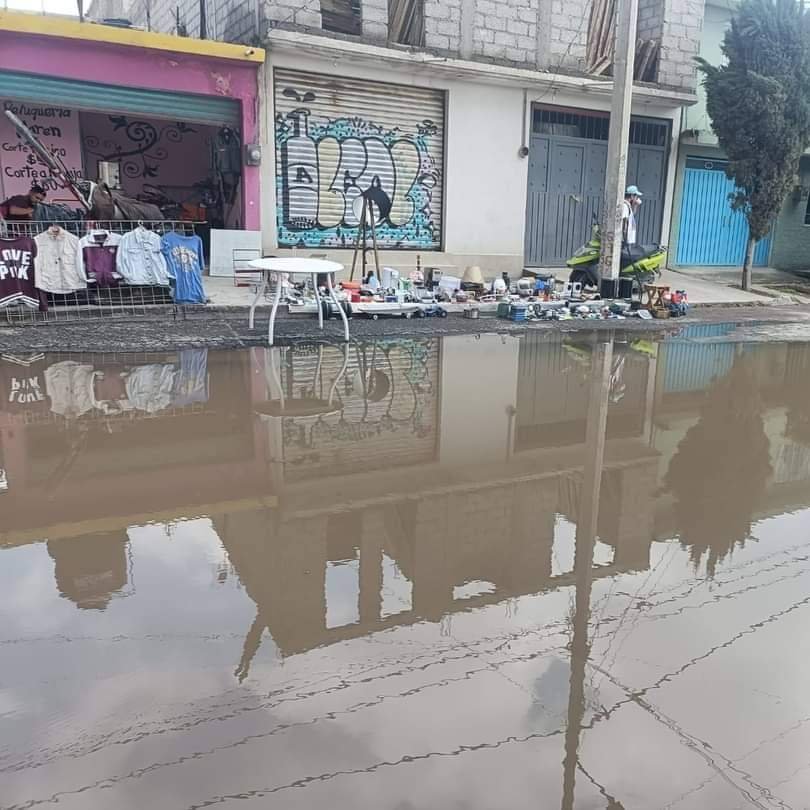 Angeles99293995's tweet photo. #GobEdomexNoAtiendeALaGente
Las obras y servicios que exigimos no son privilegios. La falta de infraestructura hidráulica continúa poniendo en riesgo a numerosas familias por inundaciones y pérdidas patrimoniales; la inseguridad sigue afectando a nuestras colonias y comunidades. https://t.co/YEtaILtUJC