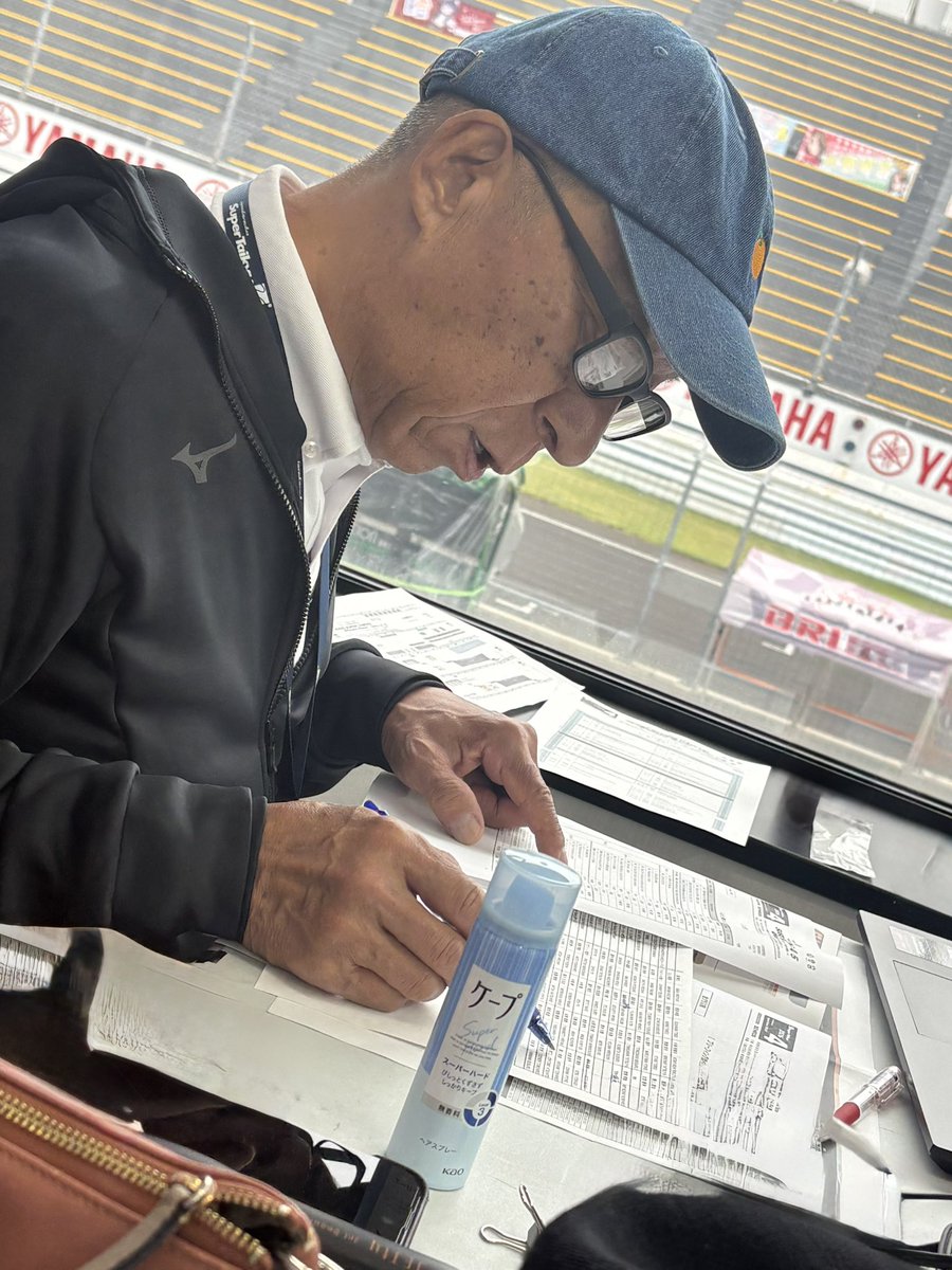 emi_nakashima23's tweet photo. 福山さん…ケー…プ……😀？

S耐SUGOラウンド✨本日のグループ2決勝は11:45〜配信です🫡
https://t.co/JyIK2y0EKN

#staitv #S耐TV #スーパー耐久 #supertaikyu https://t.co/V6iU39PRAi