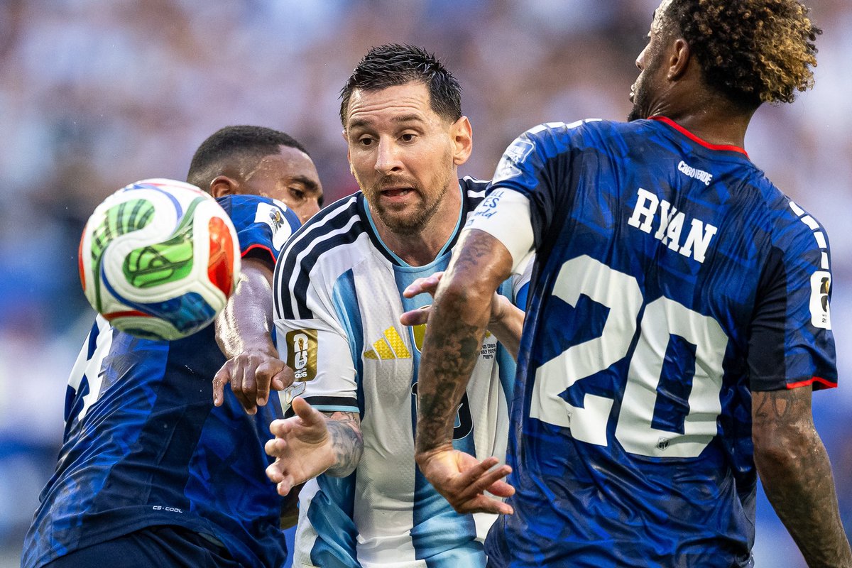 SalumuMoses's tweet photo. #CoupeduMonde2026
Fin du match
Argentine 1-1 Cap Vert
Prolongation
Suivez-nous : Moses Salumu Officiel sur Facebook
#MSO #FIFAWordcu https://t.co/o9ixdSxVtq