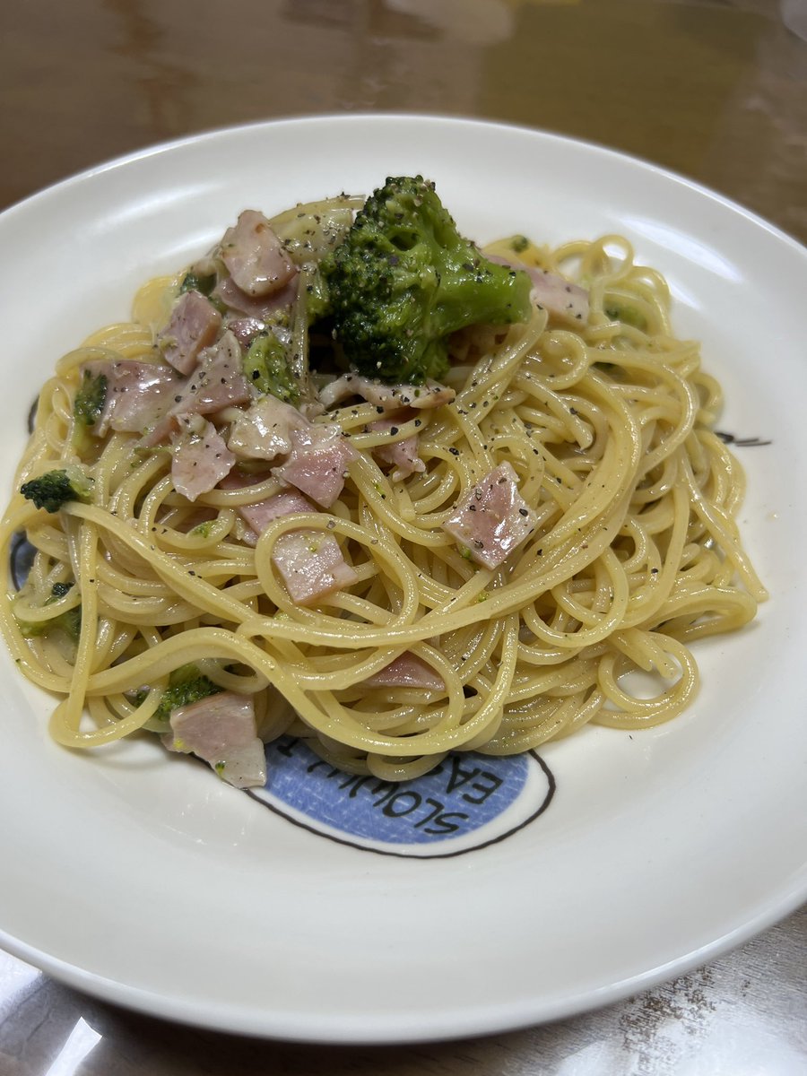 tomoey87's tweet photo. 雨の週末☔️
金曜日の夜に久々にパスタ作りました🍝
来週は健康診断の再検査😮‍💨
貧血やらいろいろひっかかりましたが、肝臓の数値だけ心配だそうで💦💦
無事に乗り越えられますように🙏 https://t.co/B52FaiixaH