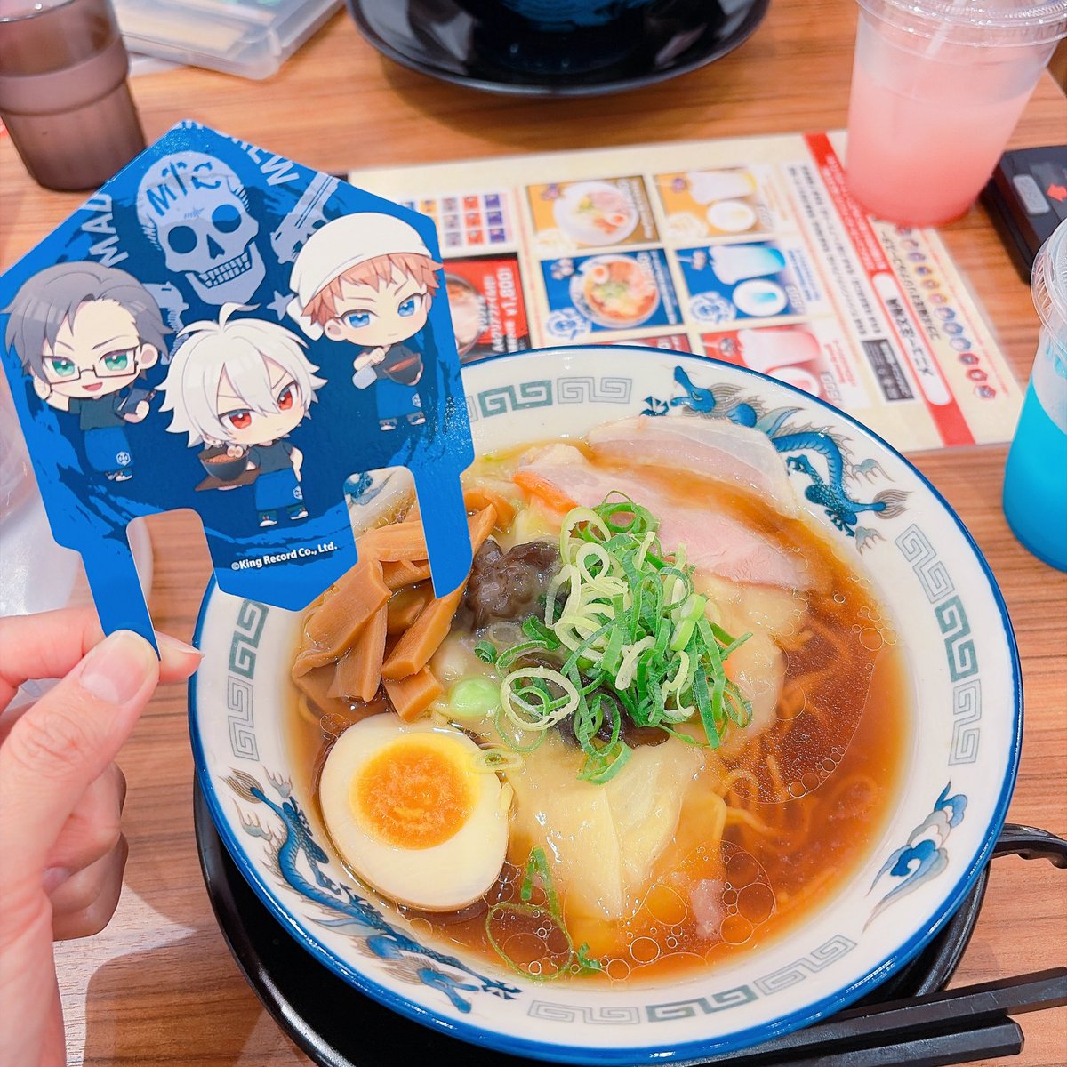 zigzag_rei's tweet photo. 昨日行ったよ！左馬刻さまは出ませんでした…でも美味しかったし店員さんもとても良くて良い時間過ごせましたー！ https://t.co/YYo0OxX8tw
