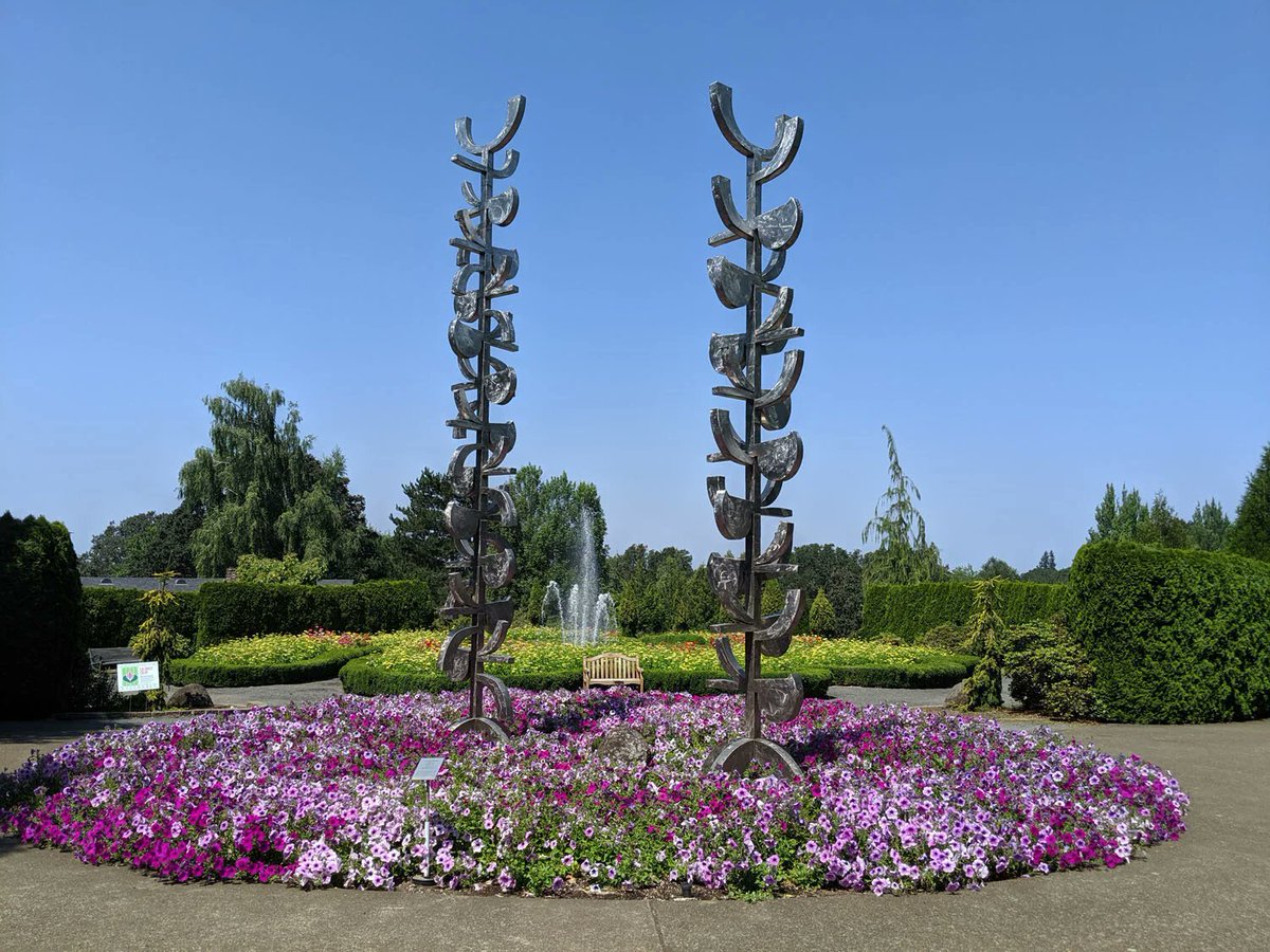 GovTinaKotek's tweet photo. Tucked in Silverton, The Oregon Garden spans 130 acres and more than 20 specialty gardens, from wetlands and roses to spaces for gathering. Now celebrating 25 years, it remains a beautiful place to experience Oregon’s landscapes, plants, and changing seasons. #WeLoveOregon365. https://t.co/s1SO3A0bry