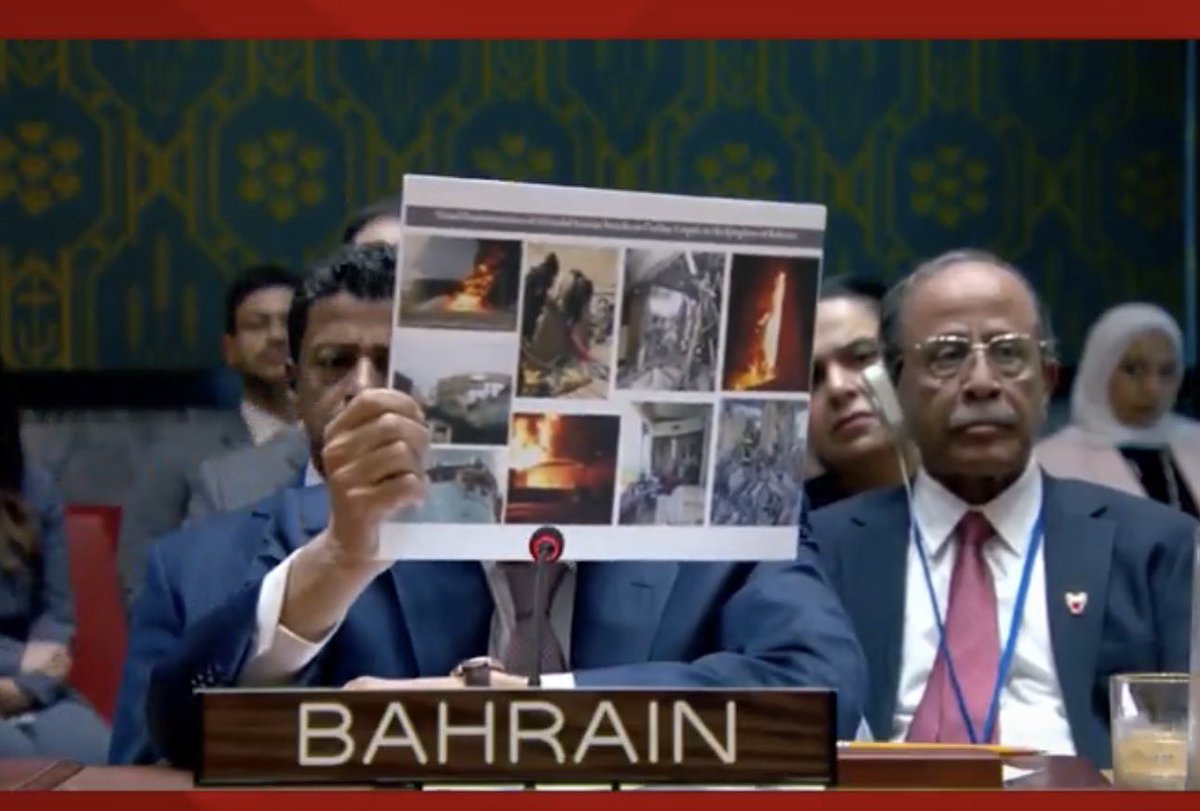 alshaeer_bh's tweet photo. نحن كشعب 

البحرين لا تعزي الخامنئي الذي طوال ٤٨ سنة نشر المليشيات الطائفية ودأب على زعزعة أمن البحرين والخليج!
نحن على الحق، فلما نعطي تعازي لمن قتل أولادنا وأرهب دولتنا؟
لو كان قائداً محترماً لكنا أول المعزين، ولكن هذا مجرم حرب ومصدر فتنة وإرهاب.
(الذي حماة البحرين ابناءهاً) https://t.co/Db3F7tCRu2