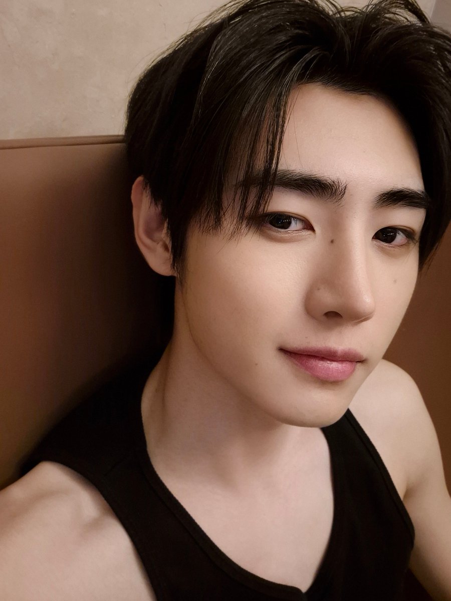 훈 tweet media