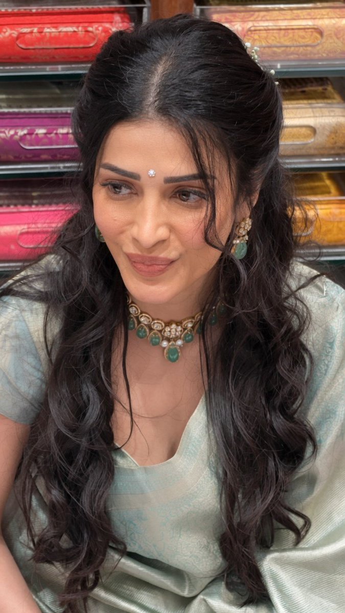 SinglePanda18's tweet photo. #ShrutiHaasan https://t.co/OZjxcmg4p2