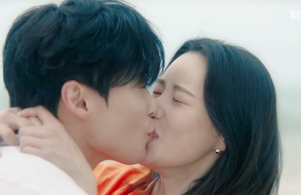 smurfette_92's tweet photo. First Kiss                                    Last Kiss https://t.co/sBfDNIFwvg