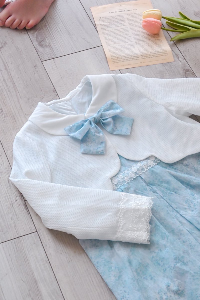 ate_bebelapin's tweet photo. 今更すぎる娘の入学式のお洋服🌷
投稿すら久々すぎて…🥺そんなこんなで今月で娘服を作り始めて7年目🪡喜んで着てくれていた娘も私の服をほぼ着てくれなり、常に最後の服作りだと思っている😢ふたりの妥協点の擦り合わせでアンブリアのワンピースになりました💙 https://t.co/Md5KG5NSUW