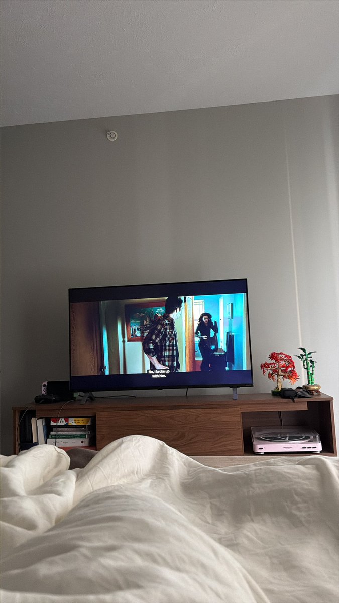 lildemet's tweet photo. rewatching twilight for the first time since it being in theaters. fire movie https://t.co/j4nGw1wPsQ