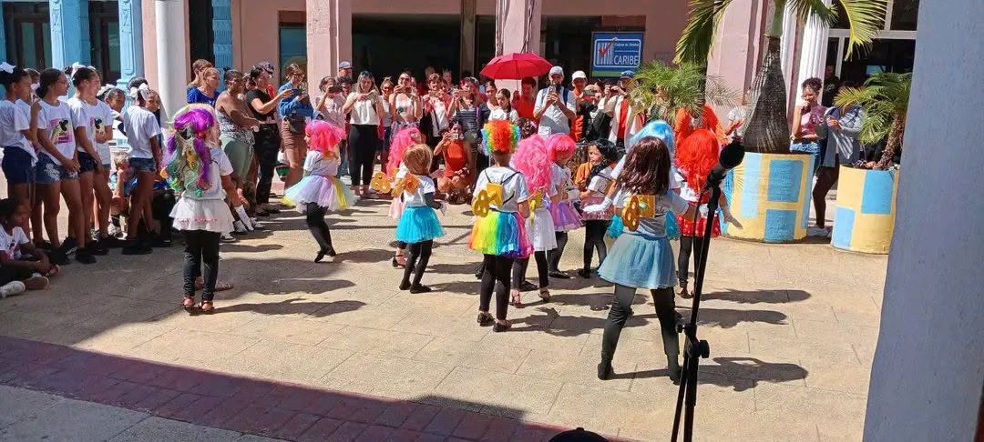 DMECiegodeAvila's tweet photo. 🎭 Música, baile, teatro, y mucho más el disfrute de los niños en la etapa estival en el territorio avileño. #VeranoConMiGente #CiegodeAvila #DGEMCiegodeAvila https://t.co/SnJPJZR3uF