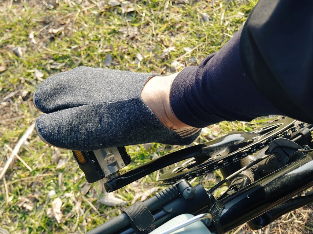 KEC_Camp's tweet photo. 『MANNEN』
地下足袋の歩行性能とスリッポンのような脱ぎ履きのしやすさを兼ね備えた、毎日履ける足袋シューズ👣
気軽に履けて、しっかり歩ける。足袋をもっと身近にしてくれるそんな一足。
#MANNEN #もののふ道具店 #MARUGO https://t.co/iNCDyWwHcP