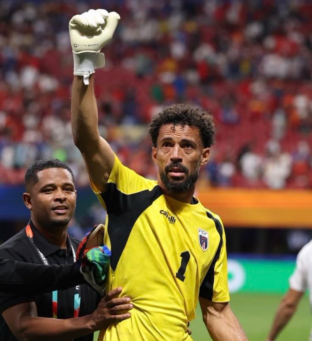 3zoozvic's tweet photo. قبل كأس العالم / 25 الف متابع

دور الـ 32 / 18 مليون متابع 

صاحب الاربعين عام معجزة كأس العالم ! https://t.co/WBVDj08WYt