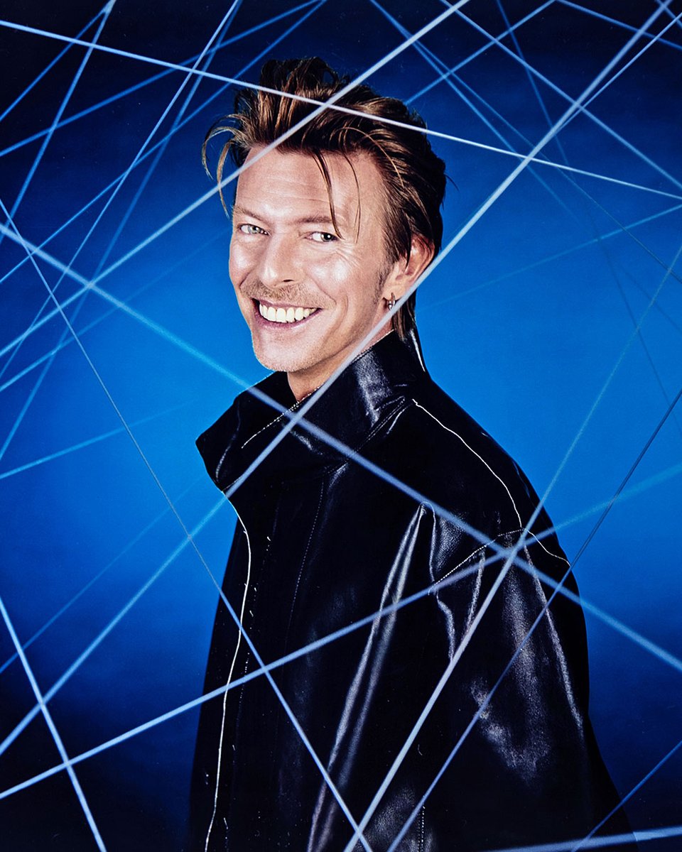 DavidBowieReal's tweet photo. “Nothing prepared me for your smile…”

Here’s a charming shot of our man in 1999 looking particularly radiant, from a superb session by Jill Greenberg.

No doubt we’ll be sharing more from this shoot in the not too distant.

#RandomBowie #Bowie1999 #ThatBowieSmile  #BowieJillGreenberg