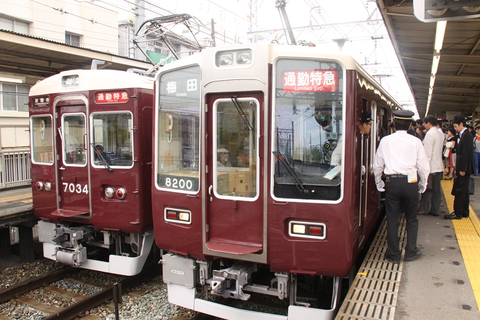 korokesaiko's tweet photo. 2010年頃はデカ幕車の文字大が残ってましたが過渡期のようで文字小の車両もいてました。 https://t.co/iPTmn3jlTc