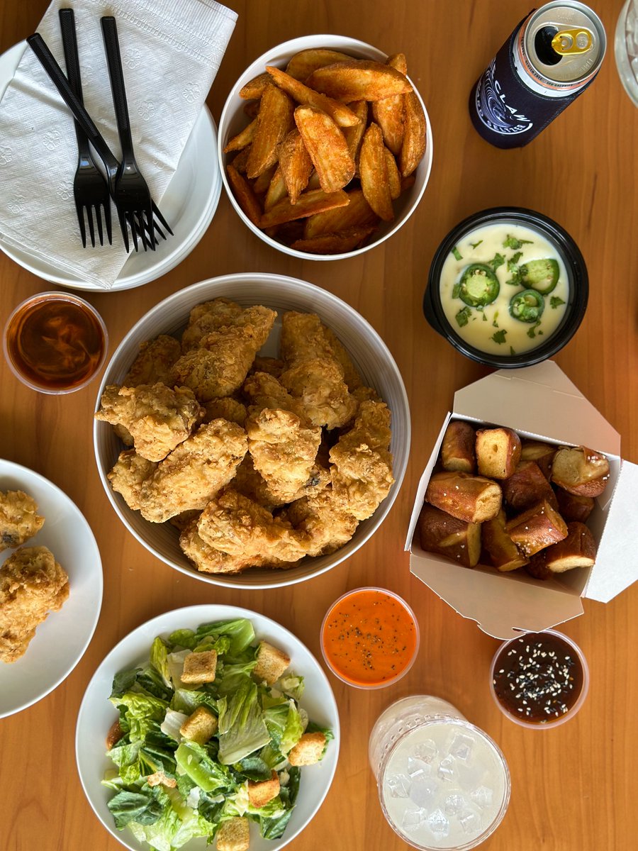 WingsAndRings's tweet photo. Hot take: grilling out is overrated!

Try our Southern Fried Family meal instead! 20 Southern Fried Wings plus a starter and 2 individual-sized sides. Perfect for a family of 4! https://t.co/hJxxK85OeX
