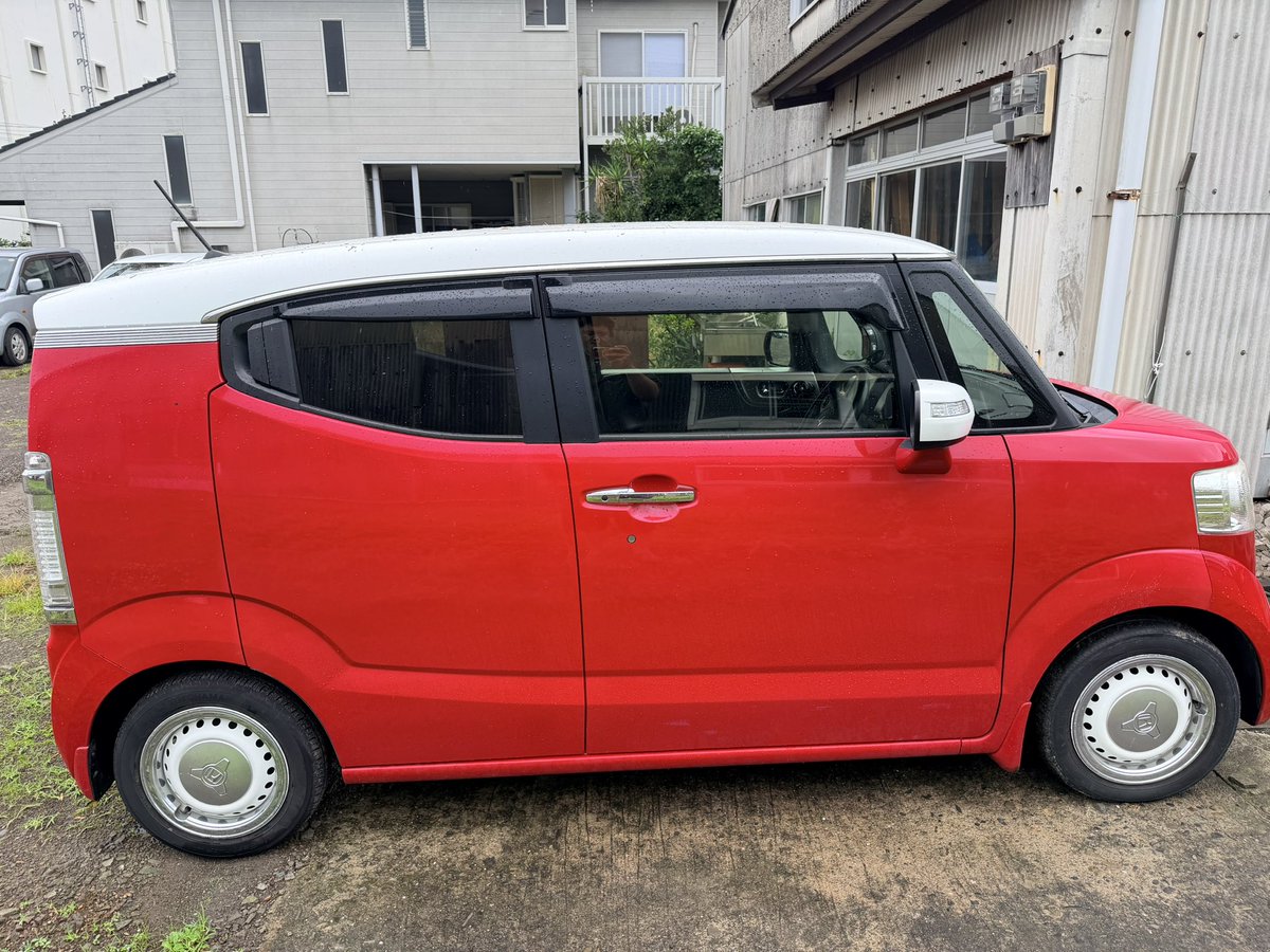 ren_0425's tweet photo. この汚ったない車を洗っていく https://t.co/JkOLrwCNgy