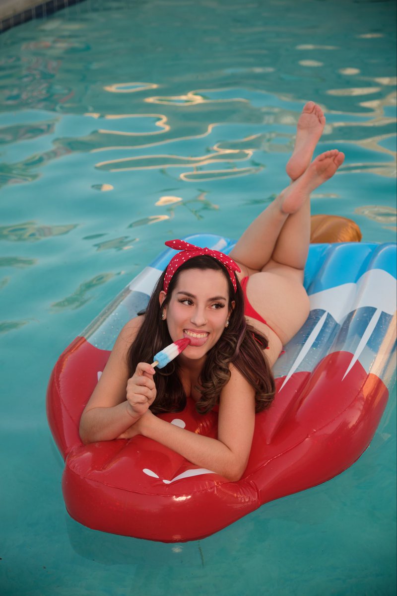 ange_linajasso's tweet photo. 4th of July brand shoot for my lash girl follow her insta @/KACTUSBEAUTYLV 
#lashextentions #lashes #lasvegas https://t.co/ai34etQ4wN