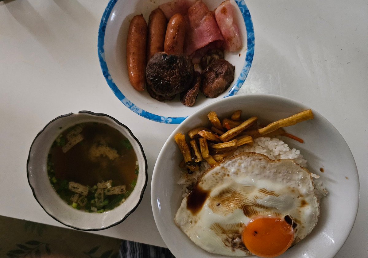 puriebe's tweet photo. お薬の為の朝食💦
作り過ぎ??
まぁーいっか(o´罒`o)
頂きます✨️ https://t.co/mElsvIcOJO