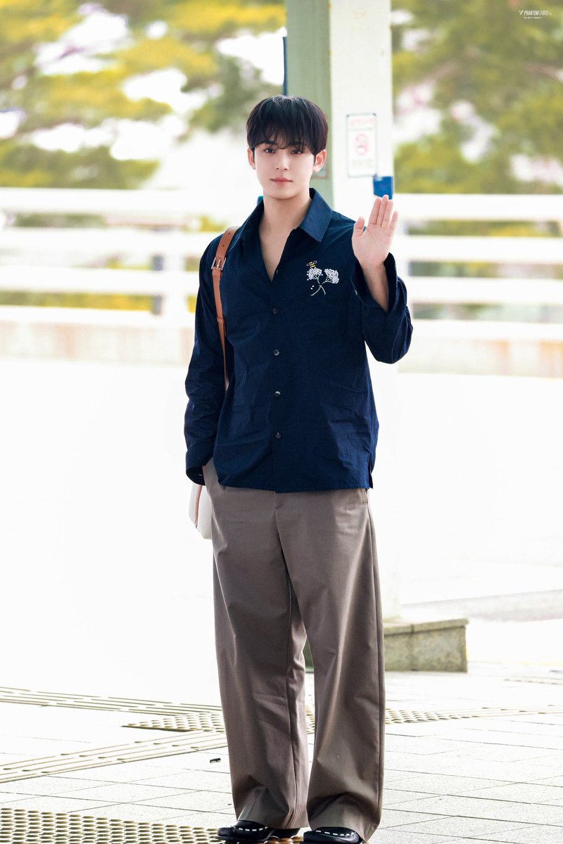 ph970406's tweet photo. 260704 ICN 🛫

🫳🏻🫳🏻🫳🏻🥹

@pledis_17 
#민규  #MINGYU #세븐틴 #SEVENTEEN https://t.co/gsd6dGdhuM
