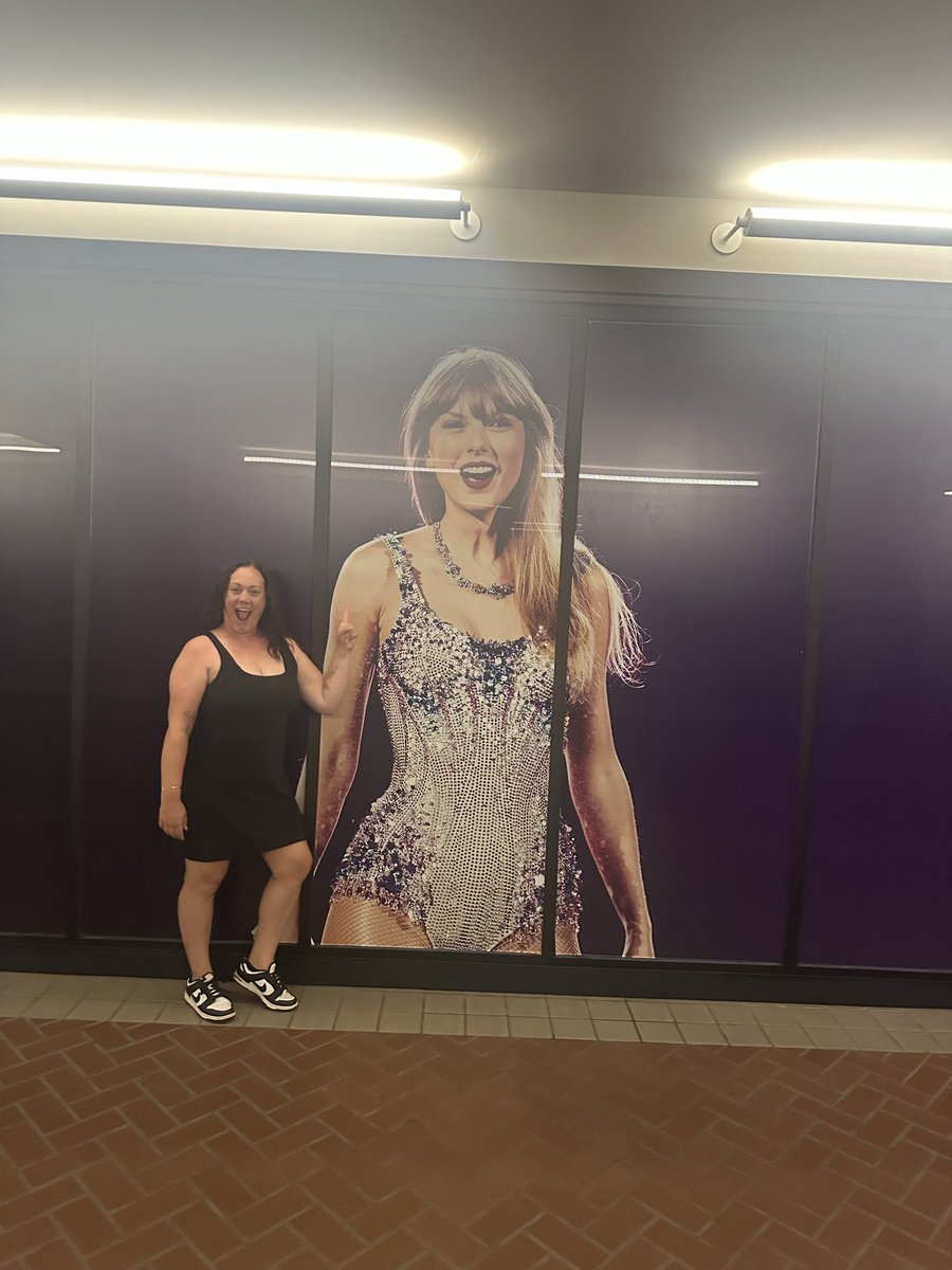 DeeRae7's tweet photo. hiiiiii @taylorswift13 https://t.co/wN1NtZwAB1