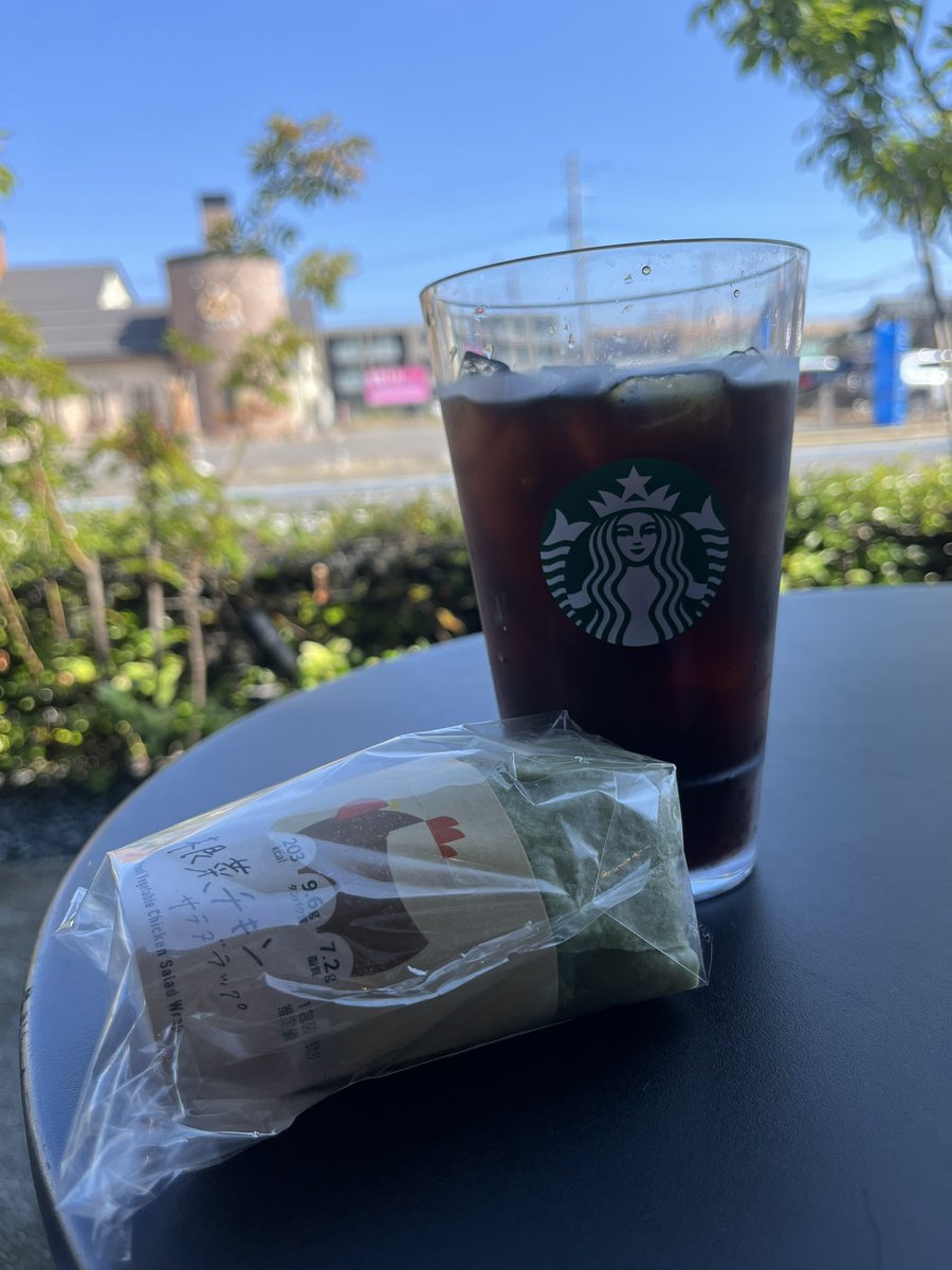 chara901yu's tweet photo. 気持ちいい季節の朝ですね〜☀️☕️
#Starbucks https://t.co/YB768z0Hzz
