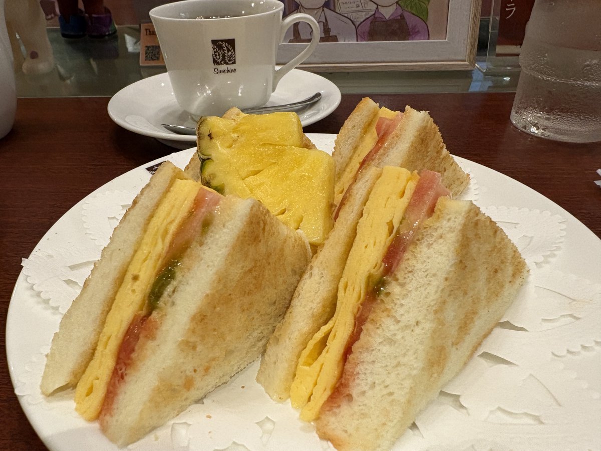 Jodo3987's tweet photo. 路地裏のお気に入りのカフェin梅田 https://t.co/D7HSRX7CYw