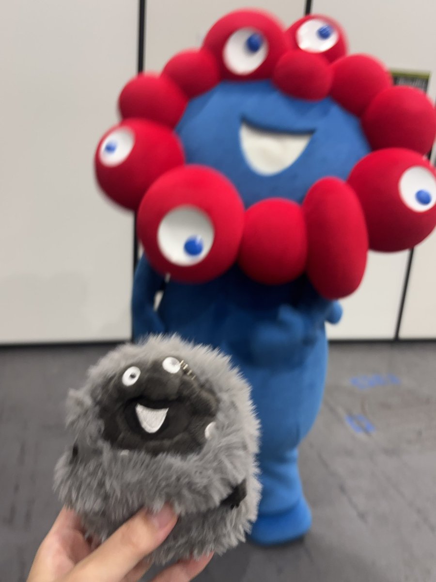 myakumyakudesu_'s tweet photo. もっさり
『ミャクさんに会えたんだ❤️💙』

可愛さのあまり
ブレまくりと画角に���まってない
ミャクミャクしか撮れてませんでした🤣
#WHX https://t.co/4FyX8RoVMG