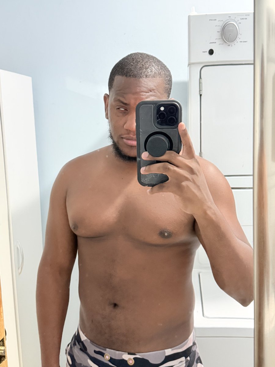 zarluxio's tweet photo. Somebody said my eye is sexy 🤣 https://t.co/7kiJATFnNS