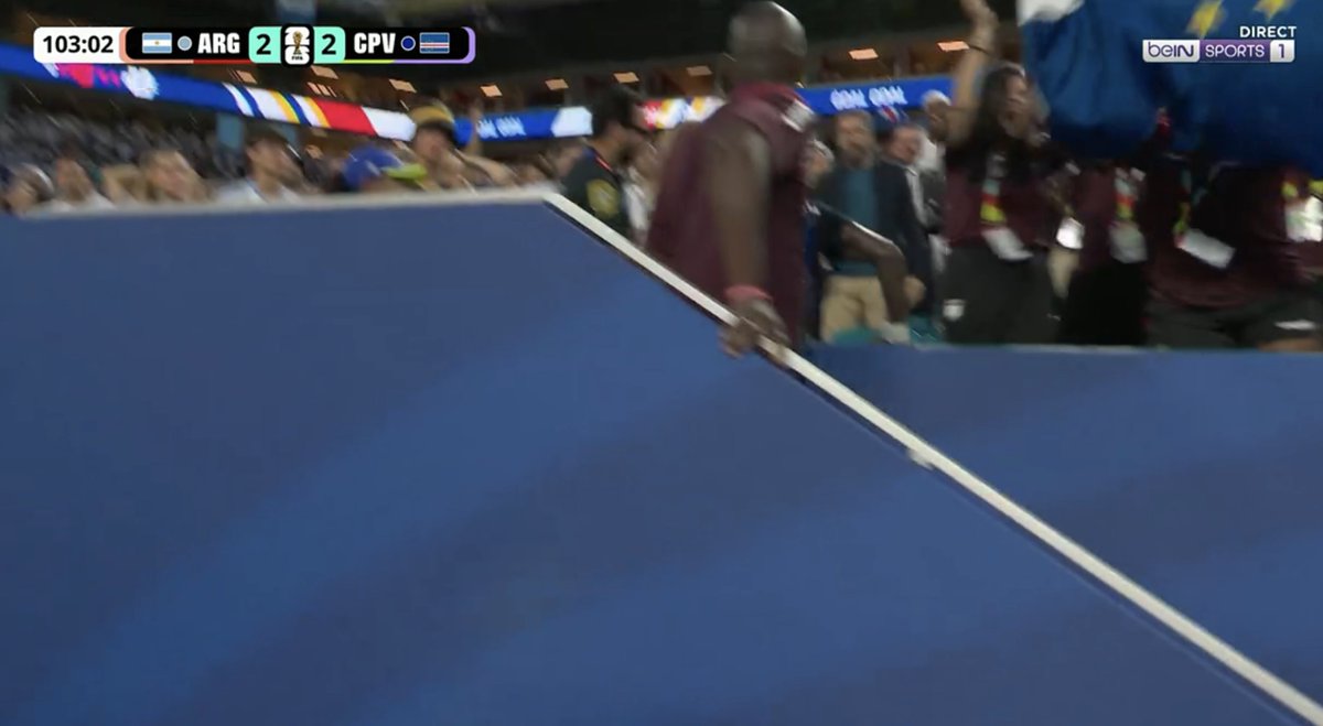 lnstantFoot's tweet photo. SIDNEI LOPES CABRAAAAAAALLLLLLL !!!! LE PÉTAAAARDDDD !!!! https://t.co/IBMhz4TcgD