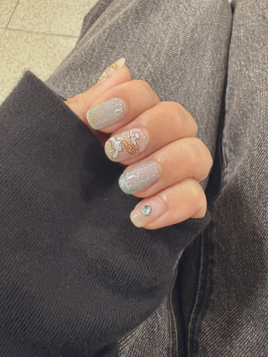 abc13470130's tweet photo. 採血の時に看護師さんに爪可愛い〜って言われて朝からごきげん😁右手はプリン。 https://t.co/thumfye0Vr