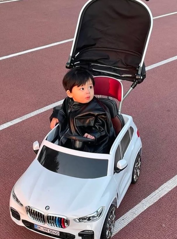 yanglndah's tweet photo. ᅠ
𝘵𝘪𝘯 𝘵𝘪𝘯 𝘵𝘪𝘯! nael si pembalap mau lewat~ 𝘣𝘳𝘶𝘮𝘮 𝘣𝘳𝘶𝘮𝘮𝘮 🏎️💨
ᅠ https://t.co/xCgLzep18H