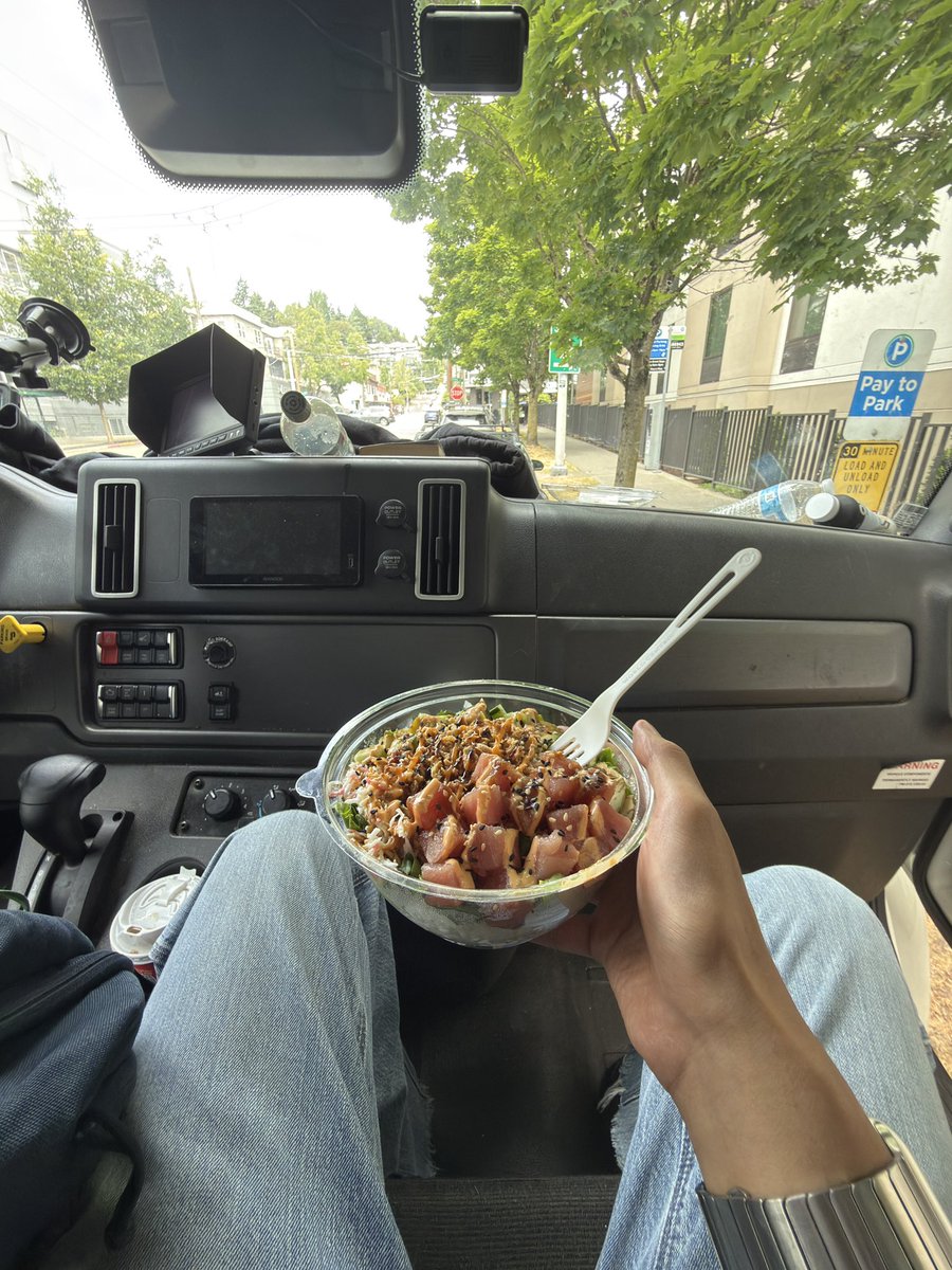 adamposting's tweet photo. #moveoftheday #lunchbreak Ballard mansion by Kerry park. Gay MAGA dude. Weird world we live in. Great tips today https://t.co/X9RyrIdPBr