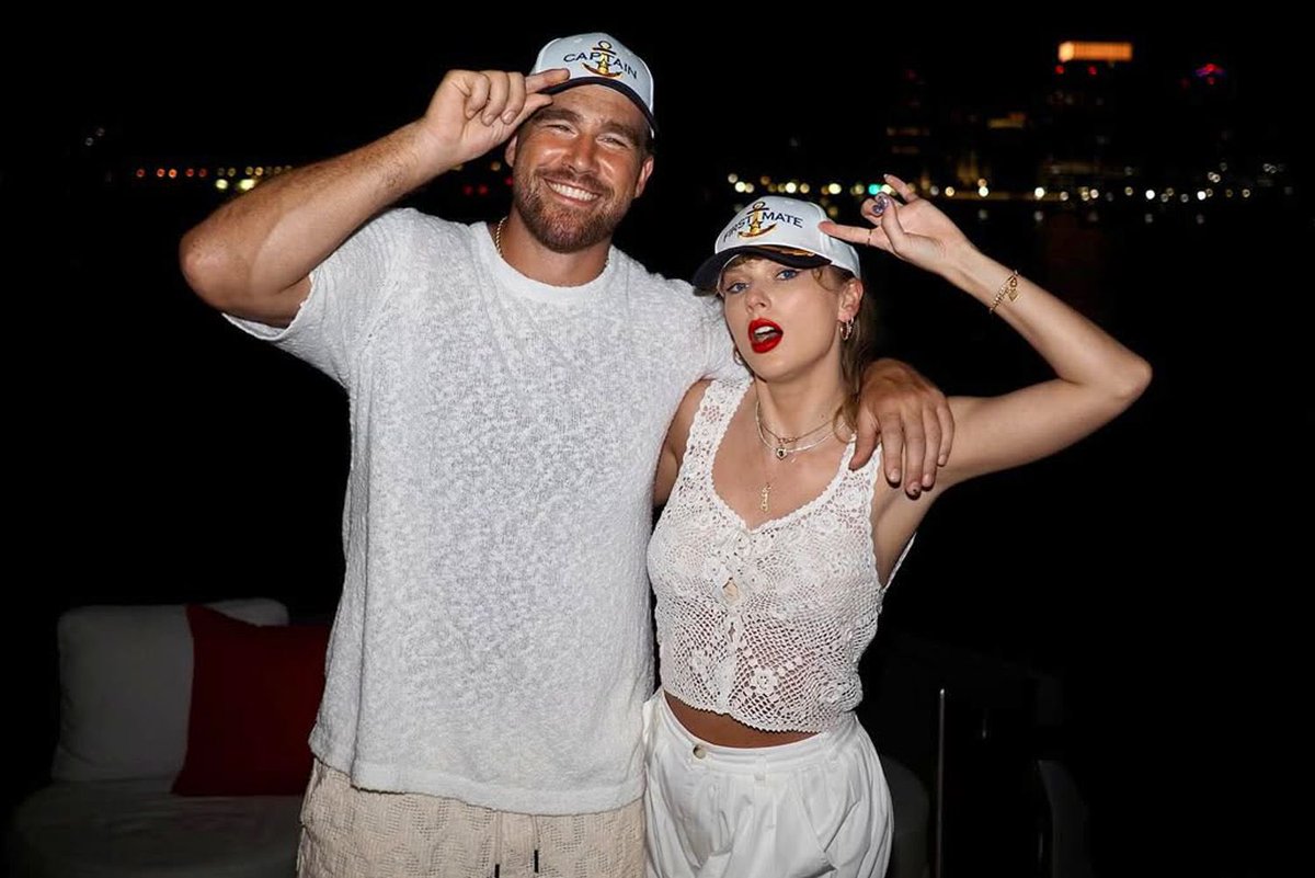 ThaiTaylorSwift's tweet photo. ดีใจกับ Taylor Swift และ Travis Kelce มาก เราเติบโตมากับเรื่องราวต่างๆของเทย์ผ่านบทเพลงที่เขียนในแง่มุมของความรักทั้งทุกข์และสุขจนในที่สุดก็มีวันนี้ วันที่เทย์ได้เป็นเจ้าสาวแล้ว 😭 ขอให้ทั้งคู่มีความสุขมากๆ  Invisible string นำพามาเจอกันแล้วจริงๆ 🤍💍🏈 https://t.co/SZQhJGYkza