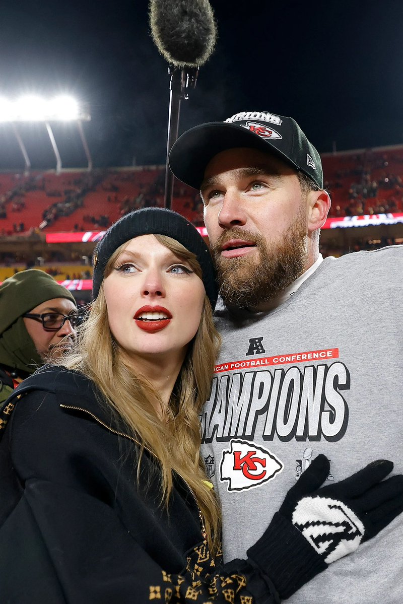 ThaiTaylorSwift's tweet photo. ดีใจกับ Taylor Swift และ Travis Kelce มาก เราเติบโตมากับเรื่องราวต่างๆของเทย์ผ่านบทเพลงที่เขียนในแง่มุมของความรักทั้งทุกข์และสุขจนในที่สุดก็มีวันนี้ วันที่เทย์ได้เป็นเจ้าสาวแล้ว 😭 ขอให้ทั้งคู่มีความสุขมากๆ  Invisible string นำพามาเจอกันแล้วจริงๆ 🤍💍🏈 https://t.co/SZQhJGYkza