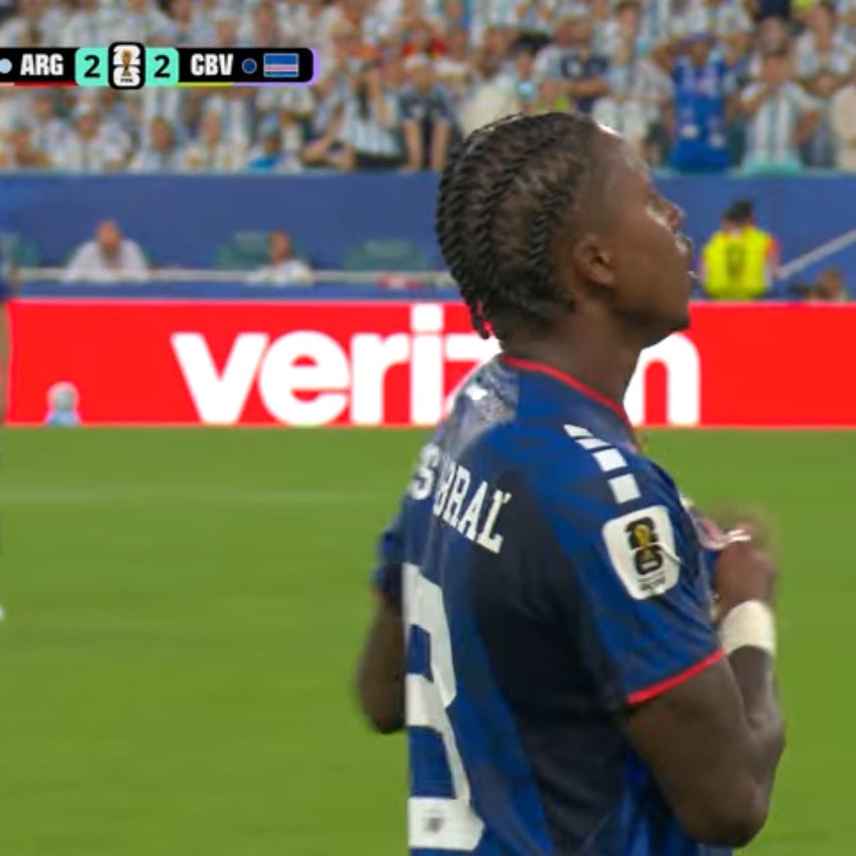 httpsrealitys's tweet photo. MESSI ESTÁ DESESPERADO, TO CURADO!!!!!!!!!!!!!! #ARGxCBV https://t.co/r1W34WRcMF
