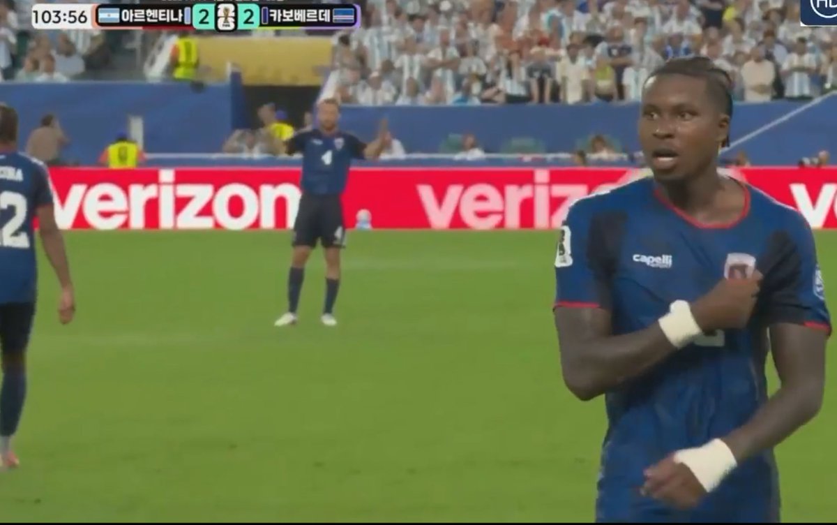wypda1's tweet photo. Breaking News: Live coverage of the 2026 World Cup (USA/Canada/Mexico)—Argentina vs. Cape Verde. Cape Verde has equalized at 2–2 in the first half of extra time! A miracle! https://t.co/ZQQHVDrMv9