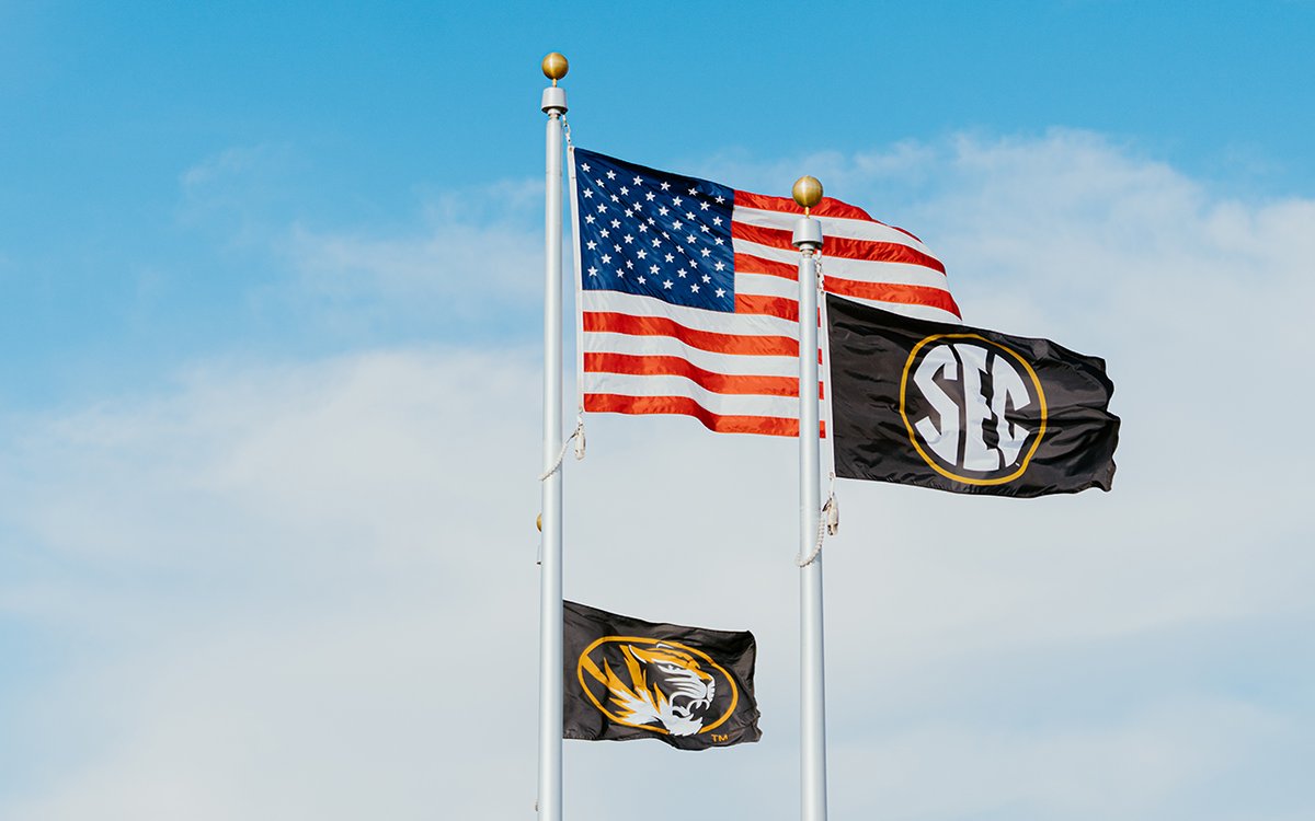 MizzouAthletics's tweet photo. Happy 250th Birthday, America! ❤️🤍💙

#MIZ 🐯 https://t.co/FeTsIg0PqI
