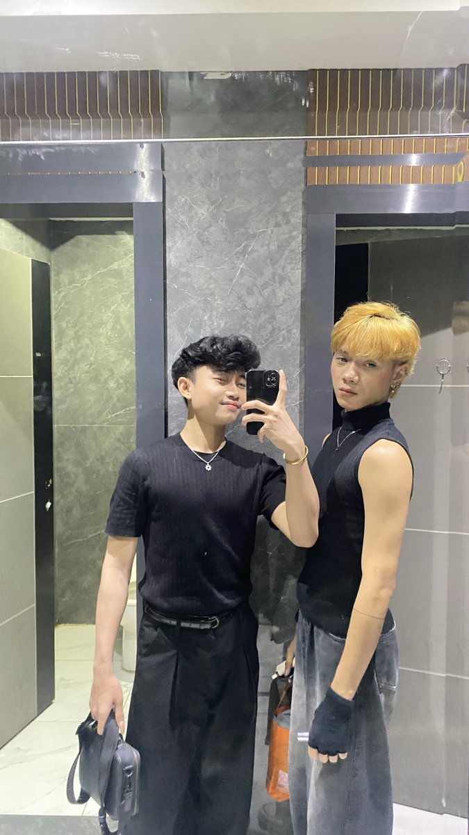 VelzoA248's tweet photo. i need partner LOL😭 
#pelangi 
#gaybandung 
#femboy #gayklaten 
#feminimboy https://t.co/Y5WXYl2Vef