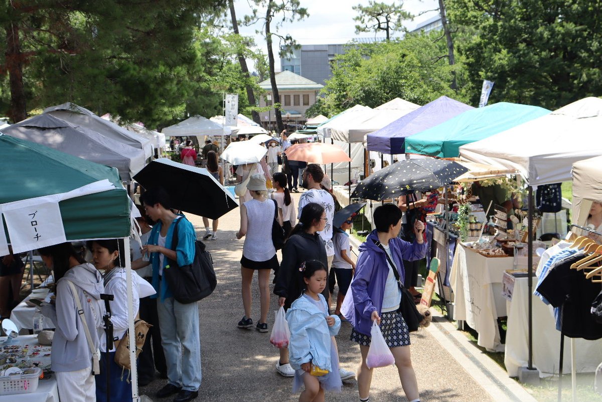 craft_kyoto's tweet photo. ＼#平安楽市 ～京都 岡崎公園 #手づくり市 ～／
▶2026年7月5日(日) 予定通り開催(雨天決行)いたします!!!
会場：京都市左京区 #岡崎公園 (地下鉄｢東山駅｣下車、徒歩約10分)
時間：10:00～16:00予定
❇️天気の崩れが最小限となる事を願いつつ、ぜひ遊びに来てください｡｡｡
https://t.co/0WzRod4yLH https://t.co/XYW6ULlDED