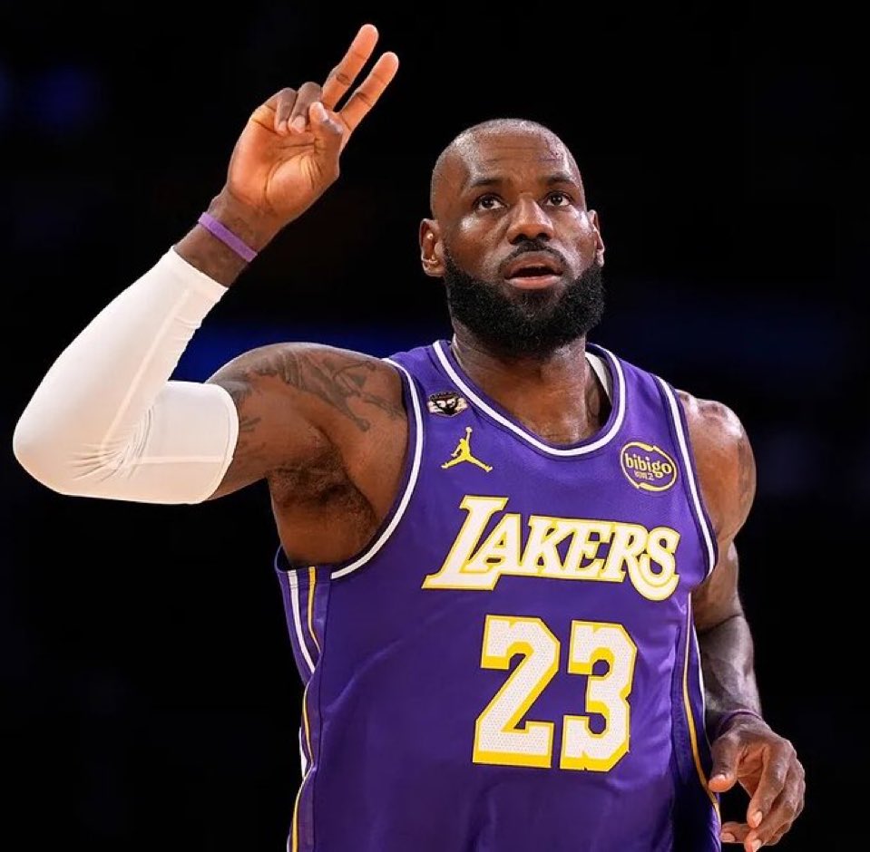 ButlerlllMuse's tweet photo. BREAKING: The Warriors are one of the final teams in the running for LeBron James, per @ShamsCharania. https://t.co/a4MzeIOgCV