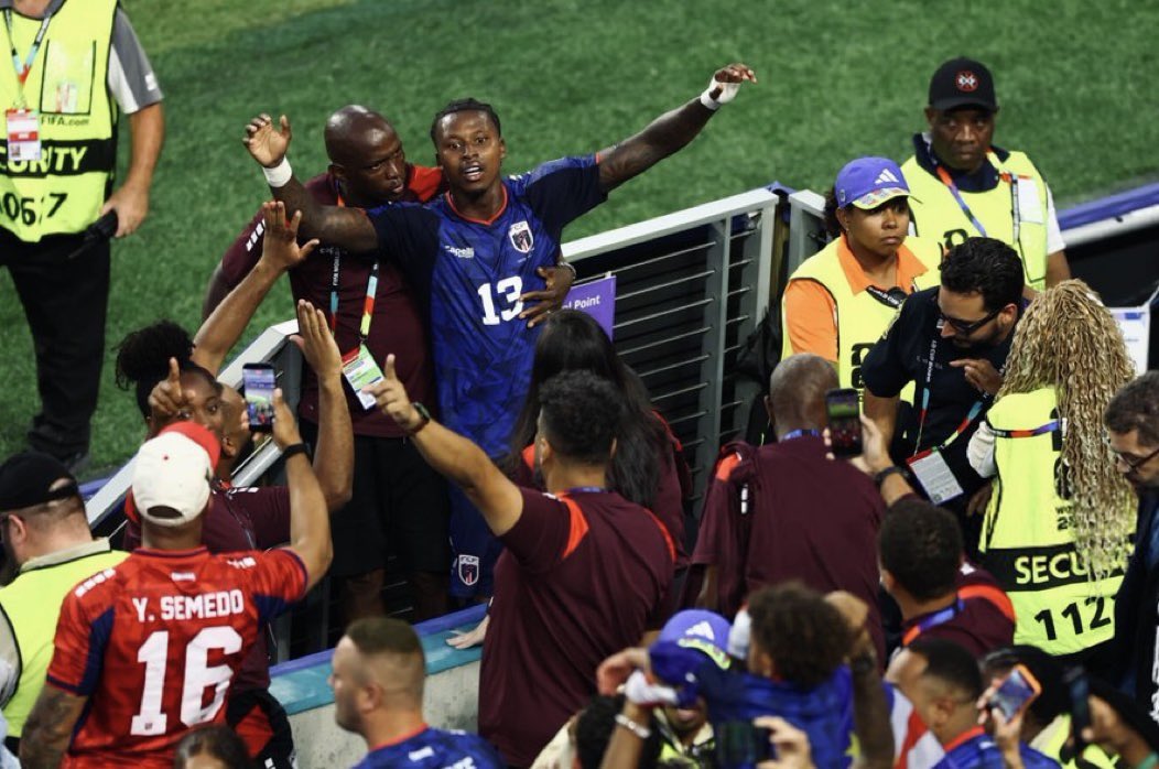 UTDTrey's tweet photo. SIDNY LOPES YOU ARE A LEGEND https://t.co/fve9GtaCeK