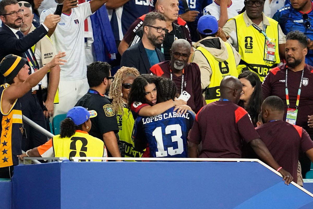 Squawka_Live's tweet photo. 📸 Sidny Lopes Cabral celebrates with his family after his STUNNING strike in extra-time. https://t.co/WdevpJZm1j