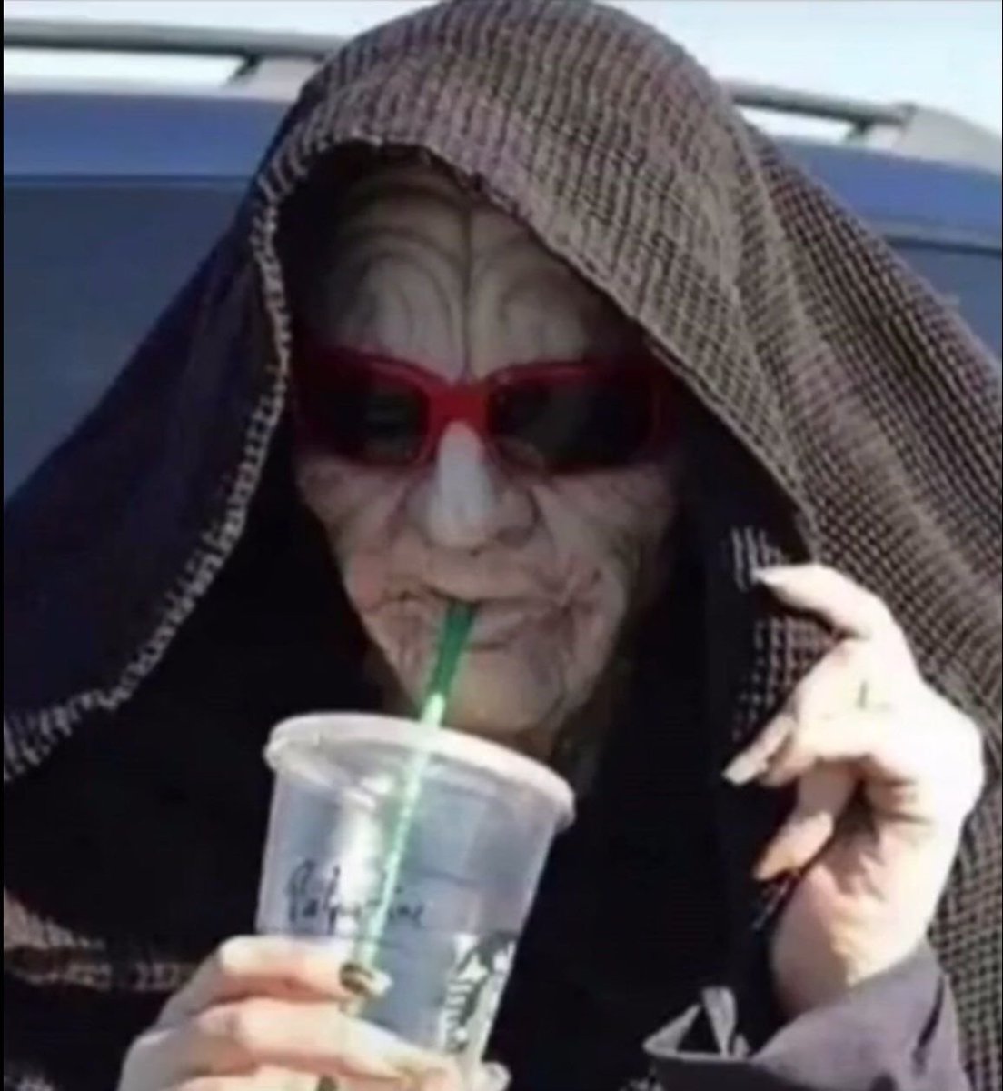 HoloNetHutt's tweet photo. Comparte con nosotros los memes o momentos más divertidos que conozcas de Star Wars https://t.co/Elk78Ru3wM